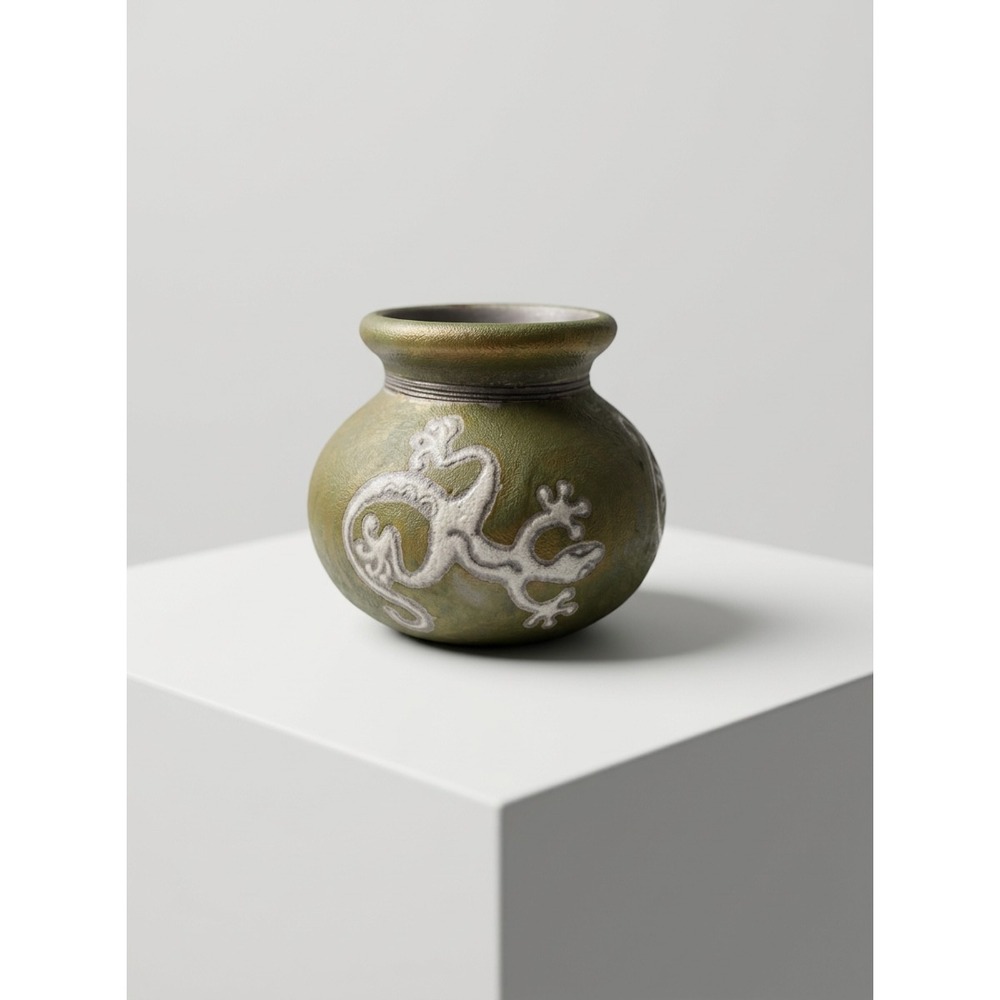 Jeremy Diller Raku Studio Pottery Gecko Bud Vase Jar Green Iridescent Signed